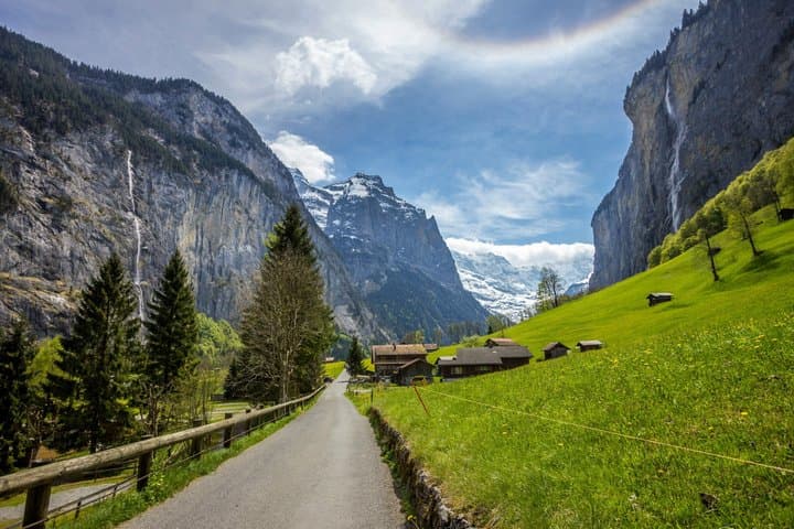 Minivan Guided Tour of Lauterbrunnen Valley Waterfalls
