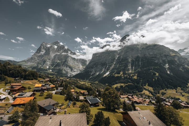 Zurich Hop on Hop off to Interlaken Grindelwald and Lauterbrunnen
