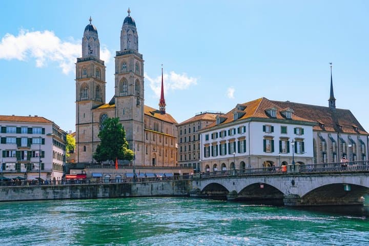 Zurich Scavenger Hunt & Highlights Self-Guided Walking Tour