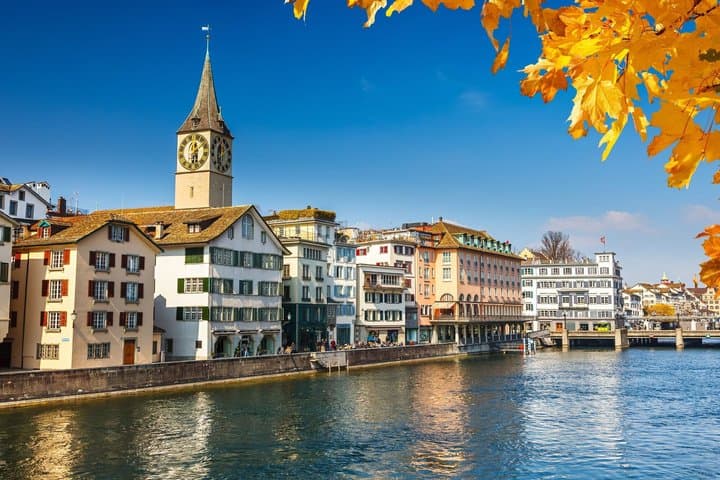 Zurich Scavenger Hunt & Highlights Self-Guided Walking Tour