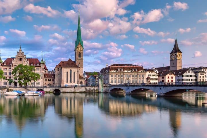 Zurich Scavenger Hunt & Highlights Self-Guided Walking Tour