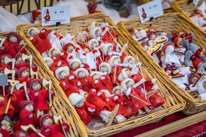 Zurich Christmas Market and Old Town Food Tour