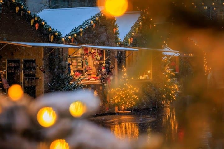 Zurich Christmas Market and Old Town Food Tour