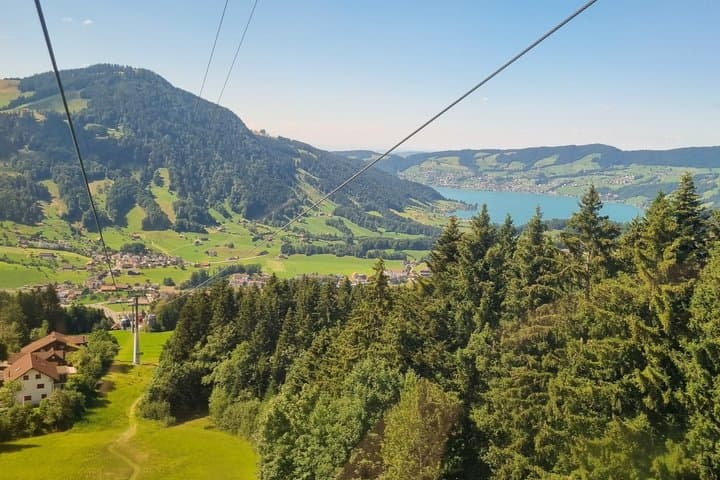 Peak to Peak Hike Private Tour in Switzerland