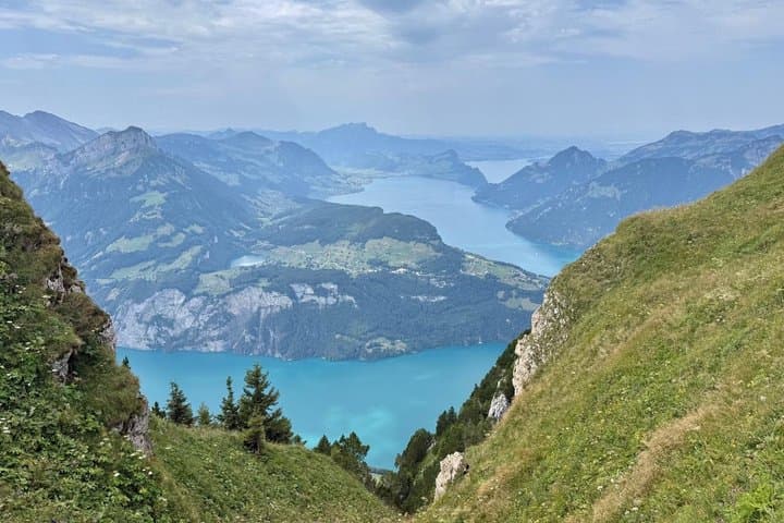 Peak to Peak Hike Private Tour in Switzerland