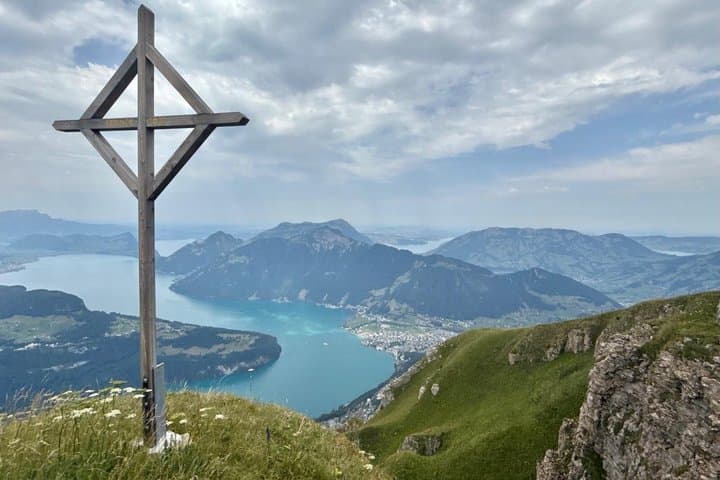 Peak to Peak Hike Private Tour in Switzerland
