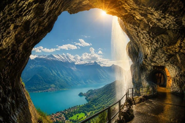 Private Luxury Tour to Interlaken and Jungfrau from Zurich