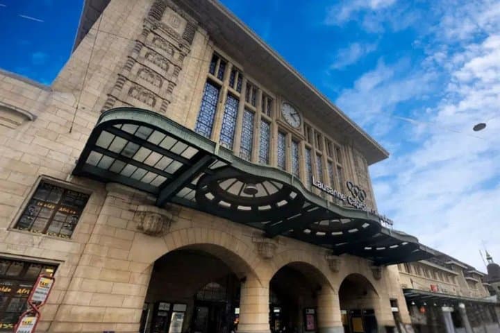 Lausanne Scavenger Hunt and Highlights Self Guided Walking Tour