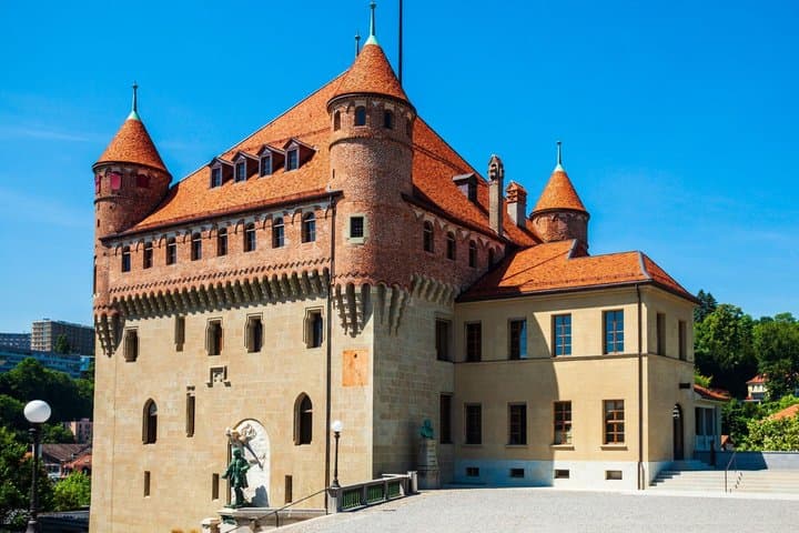 Lausanne Scavenger Hunt and Highlights Self Guided Walking Tour