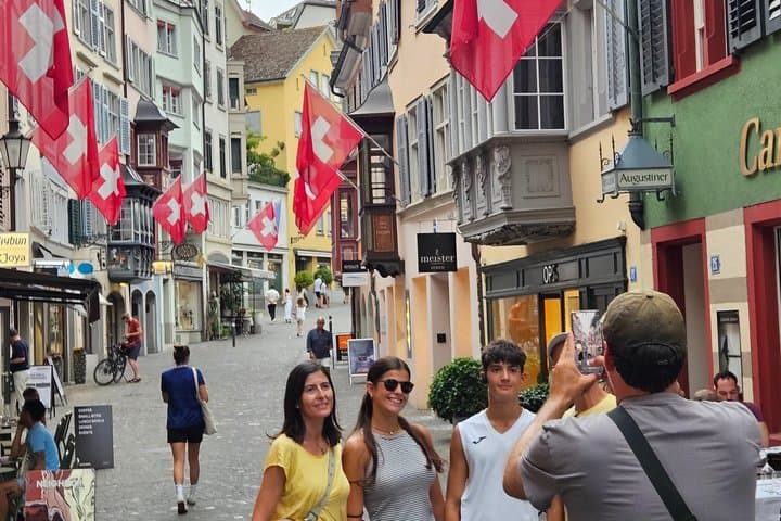 Walk Zurich with a Local : Highlights & Hidden Gems