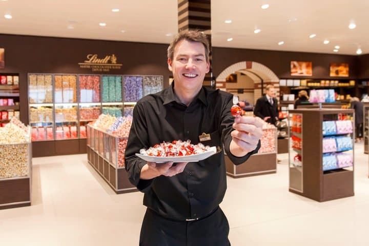 Zurich City Tour with Lake Cruise Lindt Chocolate and FIFA Museum