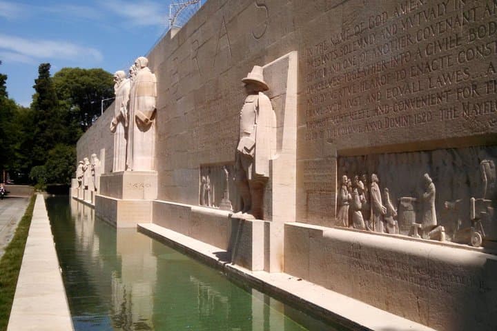 Geneva Scavenger Hunt & Highlights Self-Guided Walking Tour