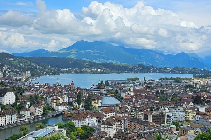 From Zurich: Private Lucerne Tour, Lake Cruise & Exclusive Fondue