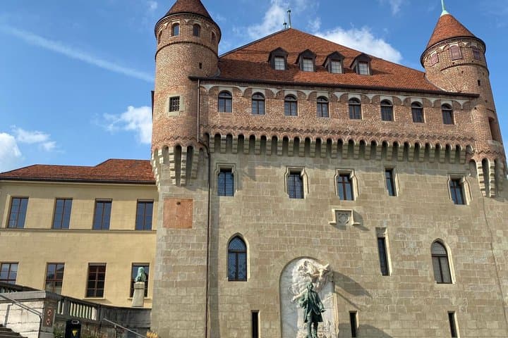 Lausanne Self Guided Walking Tour of Rebel and Rockstar