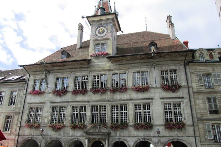 Lausanne Self Guided Walking Tour of Rebel and Rockstar
