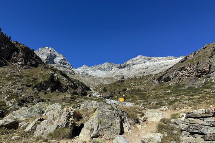 Full Day Hike to the Iconic Pink Hotel from Zermatt