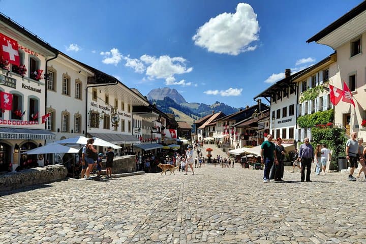 Private Gruyères Tour: Castle, Cheese & Chocolate from Geneva