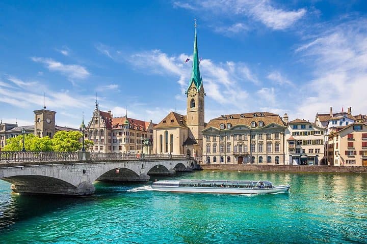 Zurich Private Experience - History & Chocolate Discovery