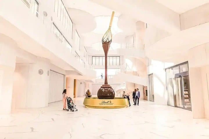 Zurich Private Experience - History & Chocolate Discovery