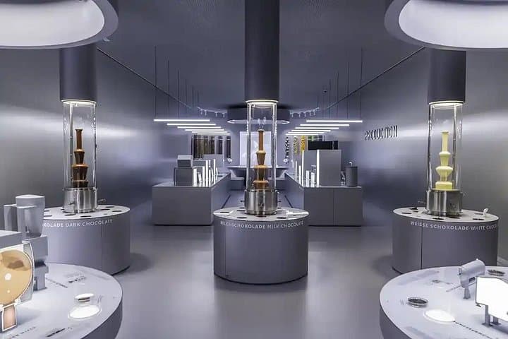 Zurich Private Experience - History & Chocolate Discovery