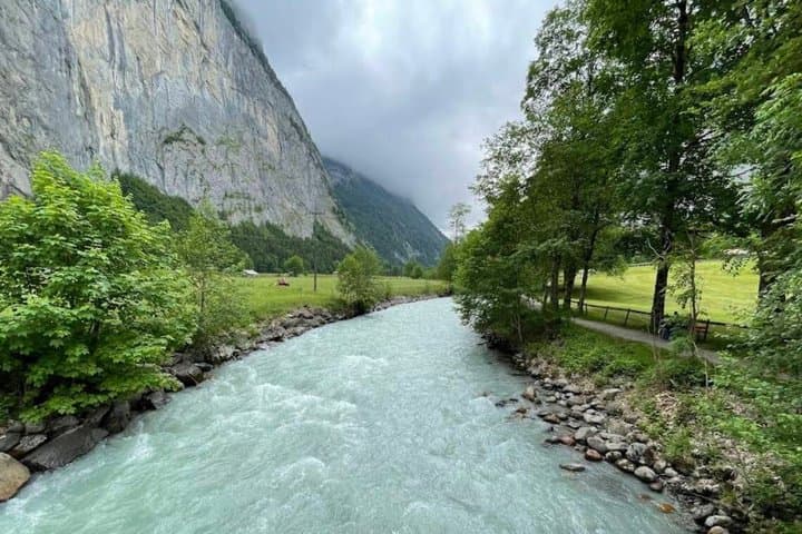 From Interlaken: Lauterbrunnen Valley Bike Tour with Swiss Picnic
