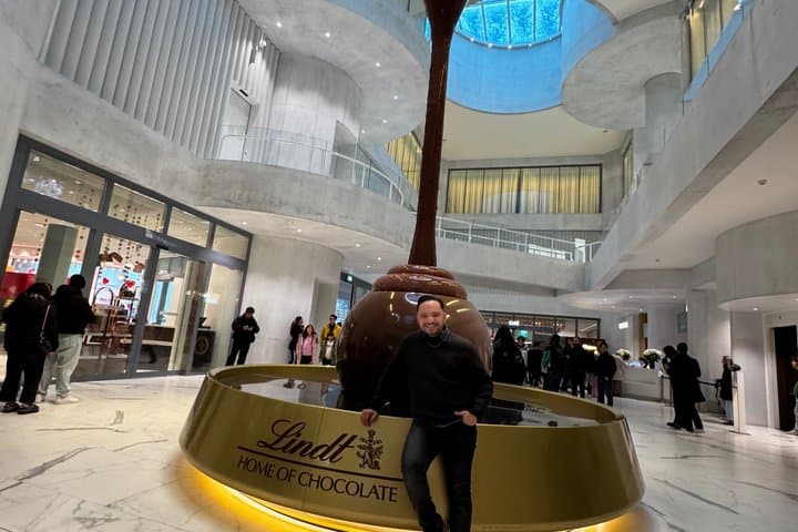 Zurich Walking Tour and Lindt Home of Chocolate Experience