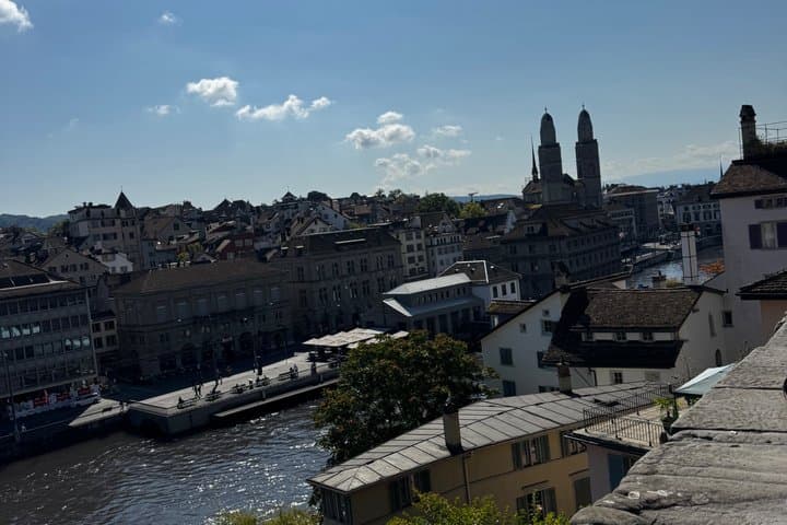 Zurich Walking Tour and Lindt Home of Chocolate Experience