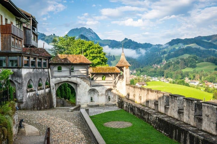 From Bern: Gruyères, Swiss Cheese and Chocolate Small Group Tour