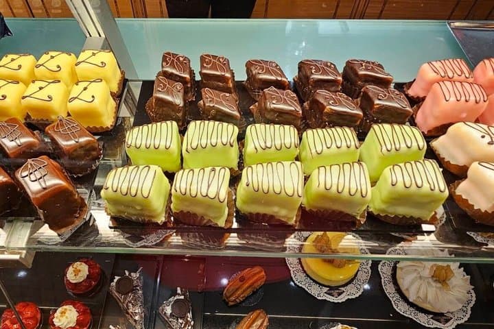 Alpine Scenic Train, Bern Old Town, Lake Cruise and Chocolate